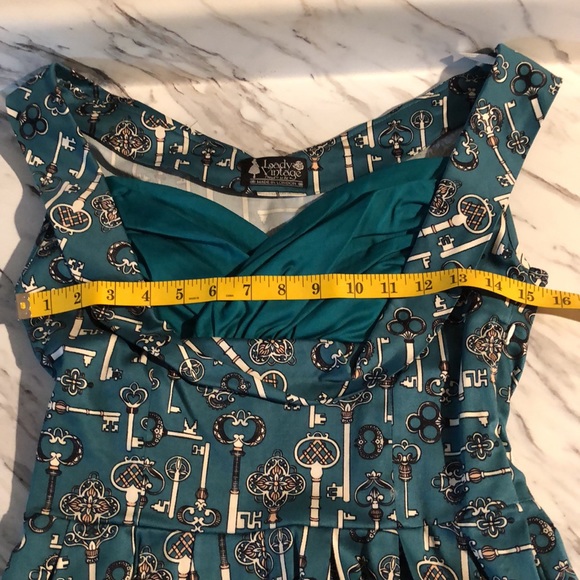 Lady Vintage “Lady V” Antique Key Madison NWOT - Picture 3 of 4